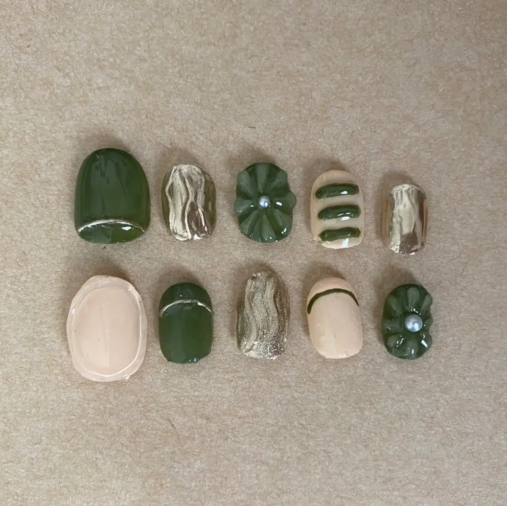 ↑友だちに作ったネイルチップ