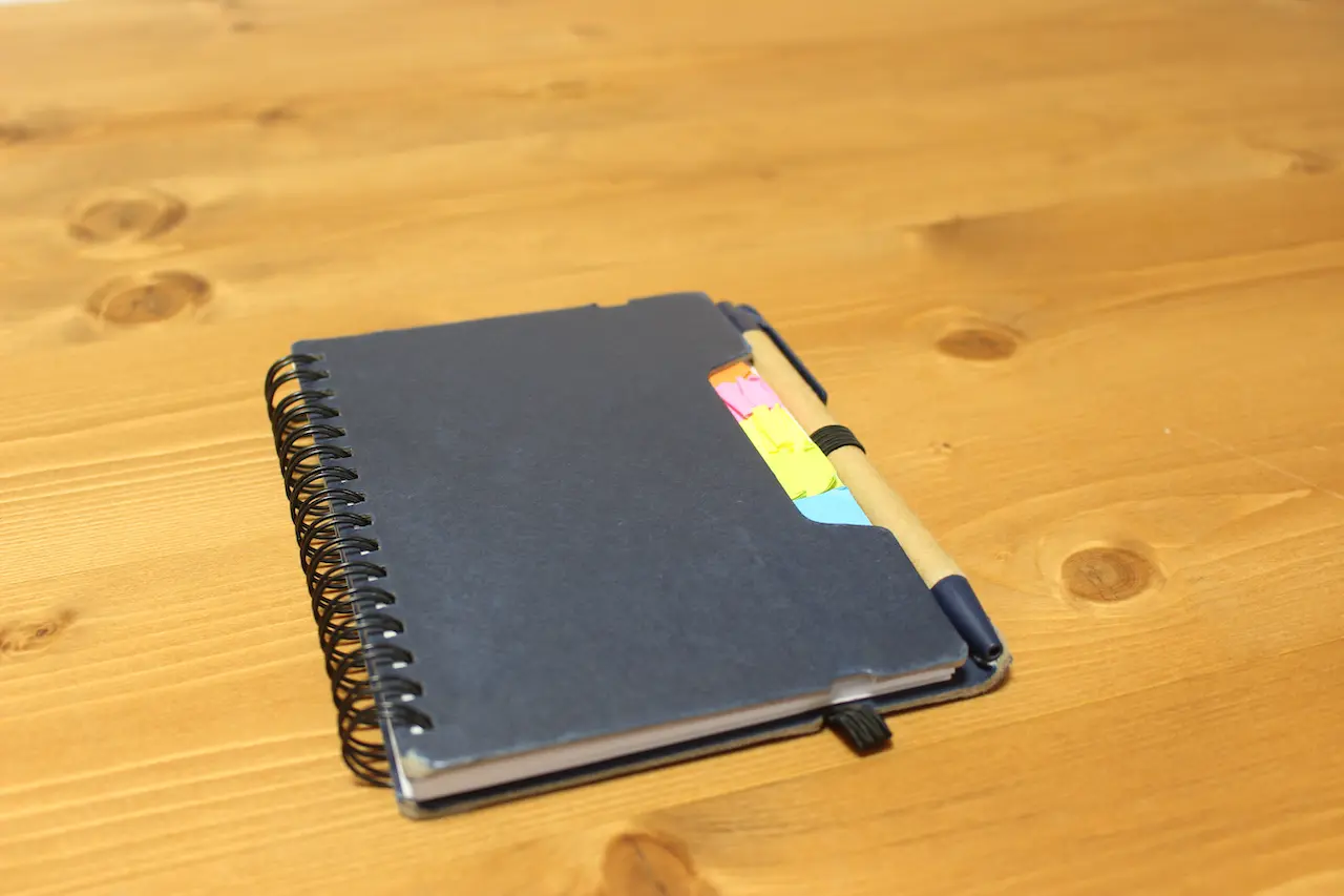 アルバイトの際、気になったことをメモするための手帳